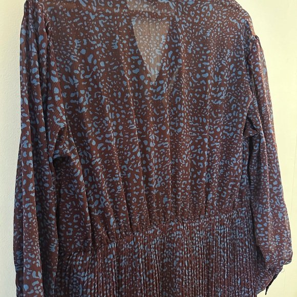 Billowy Over-sized Dress with Tie Detail - Fits like XL - Picture 3 of 6